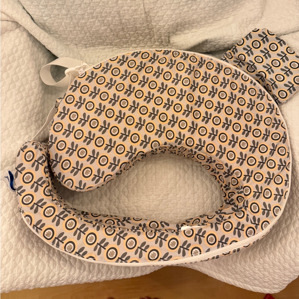 My best friend nursing pillow